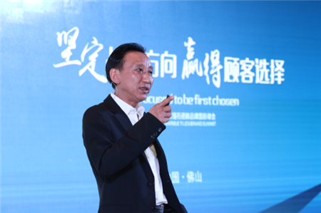 簡(jiǎn)一大理石瓷磚董事長(zhǎng)李志林作《承上啟下,順勢(shì)而上》戰(zhàn)略主題報(bào)告